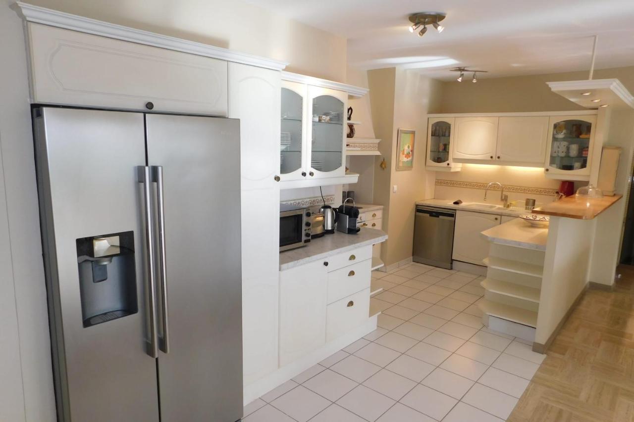 Air-Conditioned 4-Room "Marine Villeneuve" Flat With Pool And Parking Exterior foto